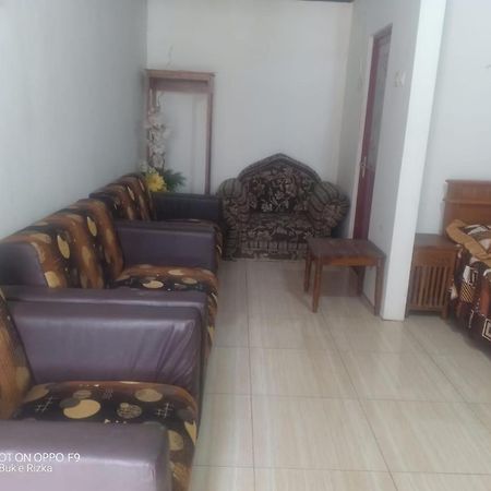 Ferienwohnung Warung Rizka Probolinggo Exterior foto
