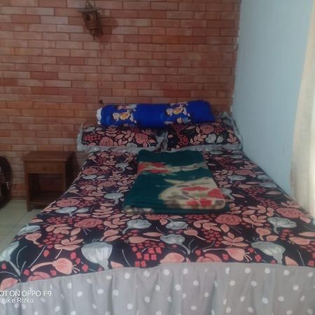 Ferienwohnung Warung Rizka Probolinggo Exterior foto