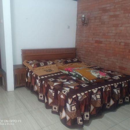 Ferienwohnung Warung Rizka Probolinggo Exterior foto