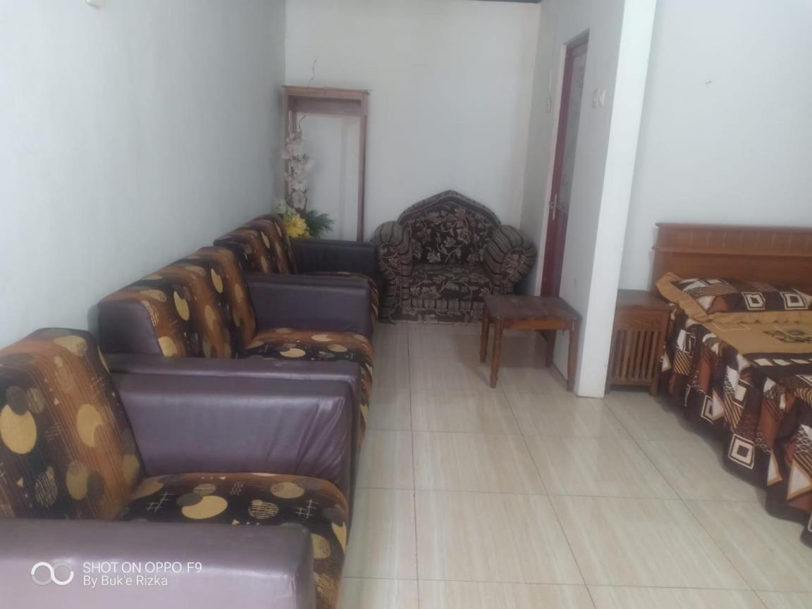 Ferienwohnung Warung Rizka Probolinggo Exterior foto