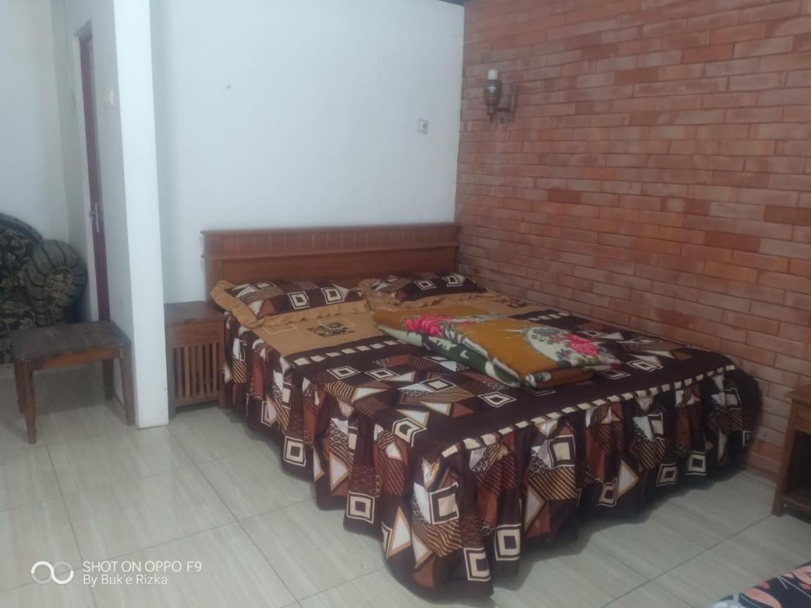 Ferienwohnung Warung Rizka Probolinggo Exterior foto